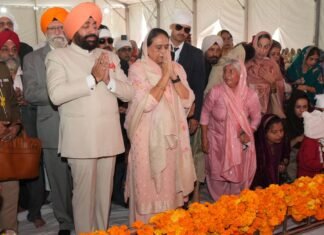 Dehradun:-राज्यपाल ने गुरु नानक देव जी के 555वें प्रकाश पर्व के अवसर गुरुद्वारे में मत्था टेक कर प्रदेशवासियों की सुख-समृद्धि और खुशहाली के लिए की प्रार्थना