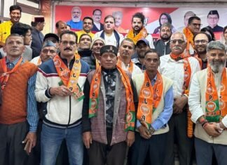 Uttarakhand:-भाजपा प्रदेश अध्यक्ष महेंद्र भट्ट के सानिध्य में उत्तरकाशी के सैकड़ों सामाजिक एवं राजनैतिक कार्यकर्ताओं ने थामा भाजपा का दामन