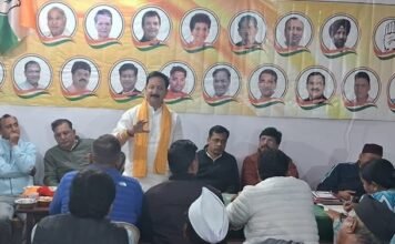 Kedarnath Bypoll:-प्रदेश कांग्रेस अध्यक्ष करन माहरा ने भाजपा पर लगाया चुनाव आचार संहिता का उल्लंघन करने का आरोप कहा-बांटे जा रही है,साडियां,ढोलक,चिमटे चुनाव आयोग से की शिकायत