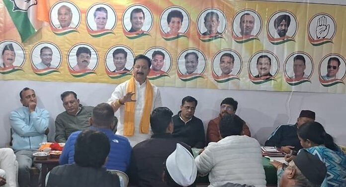 Kedarnath Bypoll:-प्रदेश कांग्रेस अध्यक्ष करन माहरा ने भाजपा पर लगाया चुनाव आचार संहिता का उल्लंघन करने का आरोप कहा-बांटे जा रही है,साडियां,ढोलक,चिमटे चुनाव आयोग से की शिकायत