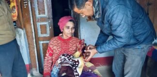 Chamoli:-सीएम धामी के निर्देश पर डॉक्टरों की टीम पहुंची सारकोट,ग्रामीणों ने दी थी शहीद की माताजी के स्वास्थ्य खराब होने की जानकारी
