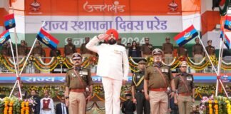 Uttarakhand Foundation Day:-राज्य स्थापना दिवस के अवसर पुलिस लाइन में राज्यपाल ने रैतिक परेड का निरीक्षण कर ली सलामी
