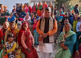 Chamoli :-भाजपा प्रदेश अध्यक्ष महेंद्र भट्ट ने अपने पोलिंग बूथ ब्राह्मण थाला से संगठन महापर्व के तहत संगठन चुनाव की प्रक्रिया का किया शुभारंभ