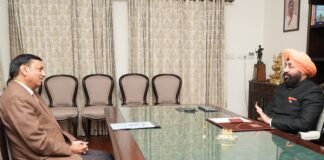 Dehradun:-राज्य निर्वाचन आयुक्त सुशील कुमार ने राज्यपाल से की शिष्टाचार भेंट,नगर निकाय सामान्य निर्वाचन-2024 की तैयारियों के संबंध में दी जानकारी