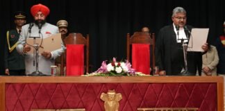 Dehradun:-उत्तराखण्ड उच्च न्यायालय के नवनियुक्त मुख्य न्यायाधीश गुहनाथन नरेंदर को राज्यपाल ने दिलायी शपथ