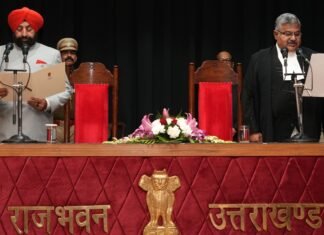 Dehradun:-उत्तराखण्ड उच्च न्यायालय के नवनियुक्त मुख्य न्यायाधीश गुहनाथन नरेंदर को राज्यपाल ने दिलायी शपथ