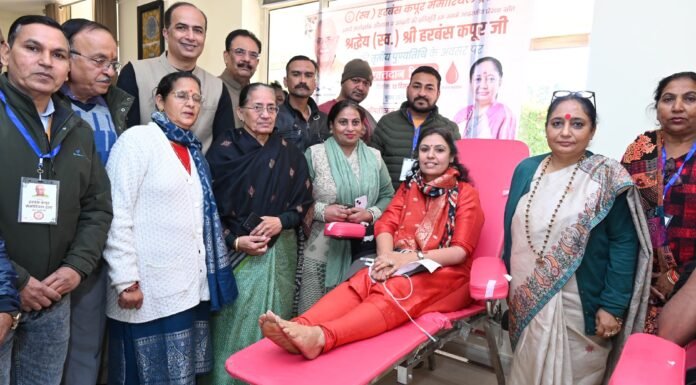 Dehradun:-स्वर्गीय हरबंस कपूर मेमोरियल ट्रस्ट द्वारा आयोजित रक्तदान शिविर में शामिल हुई विधानसभा अध्यक्ष ऋतु खण्डूडी भूषण