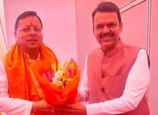 Mumbai:-देवेंद्र फडणवीस तीसरी बार बने महाराष्ट्र के मुख्यमंत्री,सीएम धामी सरकार के शपथ ग्रहण समारोह में हुए शामिल,दी बधाई