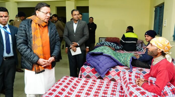 Dehradun:-आई.एस.बी.टी.में बेसहारा एवं बेघर लोगों,मलिन बस्तियों में रहने वाले लोगों को सीएम धामी ने सर्दी से बचाव के लिए वितरित किए कंबल