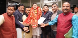 WINTER CHARDHAM YATRA:-चारधाम तीर्थ पुरोहित महापंचायत के सदस्यों एवं पंडा पुजारियों ने सीएम धामी से की भेंट,शीतकालीन यात्रा शुरू करने के लिये व्यक्त किया आभार