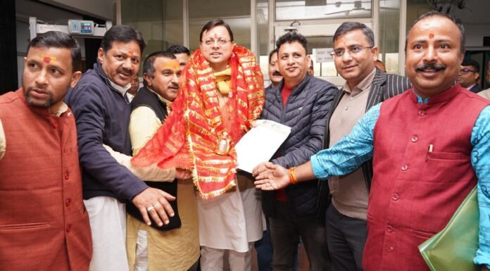WINTER CHARDHAM YATRA:-चारधाम तीर्थ पुरोहित महापंचायत के सदस्यों एवं पंडा पुजारियों ने सीएम धामी से की भेंट,शीतकालीन यात्रा शुरू करने के लिये व्यक्त किया आभार
