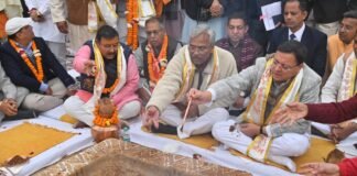 Haridwar:-सीएम धामी ओल्ड गुरूकुल कांगड़ी में अमरहुतात्मा स्वामी श्रद्धानन्द जी महाराज के 99वें बलिदान दिवस पर आयोजित राष्ट्रभक्त महायज्ञ में हुए शामिल
