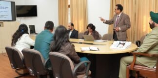 Uttarakhand:-श्रीदेव सुमन उत्तराखण्ड विश्वविद्यालय के कुलपति प्रो.एन के.जोशी ने राज्यपाल को दिया ‘वन यूनिवर्सिटी-वन रिसर्च’ योजना के तहत चल रहे शोध कार्य की प्रगति पर प्रस्तुतीकरण