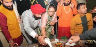 New Year 2025:-राज्यपाल लेफ्टिनेंट जनरल गुरमीत सिंह नव वर्ष पर टपकेश्वर महादेव मंदिर में पूजा-अर्चना कर प्रदेशवासियों की सुख,समृद्धि और खुशहाली के लिए की कामना