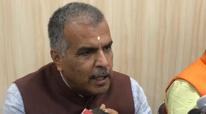 Uttarakhand Nikay Chunav:-कांग्रेस प्रत्याशी का नामांकन रद होने पर कांग्रेसियों ने किया हंगामा,भाजपा का तंज-नामांकन निरस्त होने पर कांग्रेस के आरोप हार की आशंका