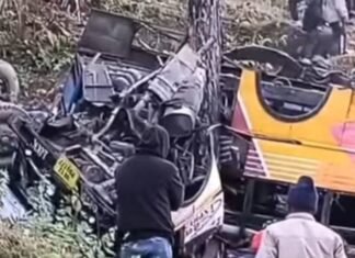 Pauri Bus Accident:-पौड़ी-सत्यखाल मोटर मार्ग पर सवारियों से भरी बस खाई में गिरी,हदासे में 6 लोगों की मौत,सीएम धामी ने दुर्घटना पर व्यक्त किया गहरा दुःख,घायलो को हर संभव मदद का भरोसा