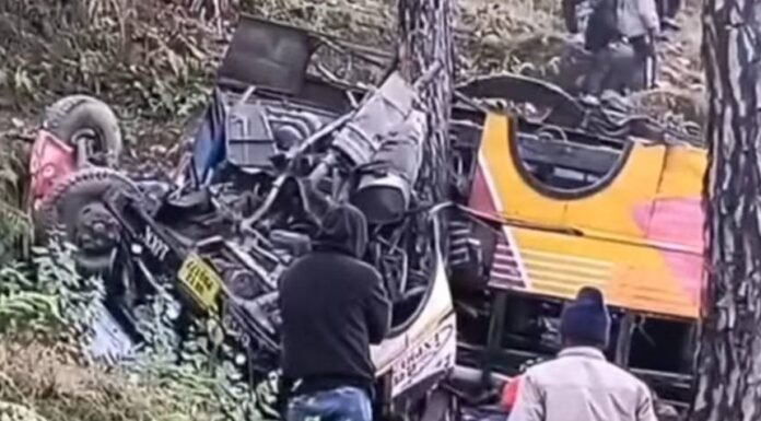 Pauri Bus Accident:-पौड़ी-सत्यखाल मोटर मार्ग पर सवारियों से भरी बस खाई में गिरी,हदासे में 6 लोगों की मौत,सीएम धामी ने दुर्घटना पर व्यक्त किया गहरा दुःख,घायलो को हर संभव मदद का भरोसा