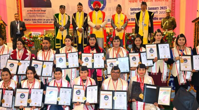 Haldwani:-राज्यपाल गुरमीत सिंह ने उत्तराखण्ड मुक्त विश्वविद्यालय के नवम दीक्षांत समारोह में किया प्रतिभाग,17088 छात्रों को उपाधि,20 को स्वर्ण पदक और 13 को प्रदान की पीएचडी उपाधि