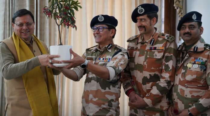 Dehradun:-आईटीबीपी महानिरीक्षक संजय गुंज्याल एवं अन्य अधिकारियों ने सीएम धामी से मुलाकात कर दी नव वर्ष की बधाई