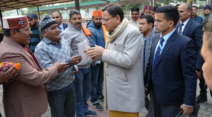 Khatima:-मुख्यमंत्री पुष्कर धामी ने कैम्प कार्यालय लोहियाहेड में जनता से संवाद कर सुनी जन समस्याएं