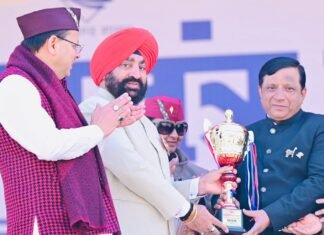 Dehradun:-परेड ग्राउंड में आयोजित राज्य स्तरीय मुख्य कार्यक्रम में 38वें राष्ट्रीय खेल पर आधारित सूचना विभाग की झांकी को मिला प्रथम स्थान