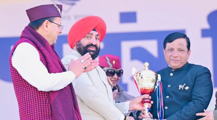 Dehradun:-परेड ग्राउंड में आयोजित राज्य स्तरीय मुख्य कार्यक्रम में 38वें राष्ट्रीय खेल पर आधारित सूचना विभाग की झांकी को मिला प्रथम स्थान