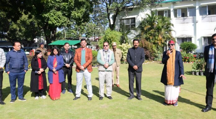 New Year:-सचिवालय परिसर में आयोजित ‘नववर्ष शुभकामनाएं’ कार्यक्रम में मुख्य सचिव राधा रतूड़ी ने अधिकारियों एवं कर्मचारियों को दी बधाई एवं शुभकामनाएं