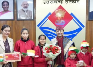 Uttarakhand:-मुख्य सचिव राधा रतूड़ी से बालिका निकेतन,जिला शरणालय तथा शिशुसदन की बालिकाओं ने की भेंट,मुख्य सचिव ने बालिकाओं के लिए उचित शिक्षा,स्वास्थ्य सेवाओं एवं करियर काउन्सलिंग की व्यवस्था के दिए निर्देश