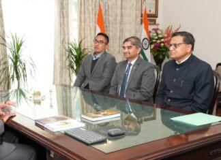 Uttarakhand:-राज्यपाल ने राजभवन में प्रमुख वन संरक्षक डॉ.धनंजय मोहन और वन विभाग के अन्य अधिकारियों के साथ बटरफ्लाई गार्डन के संबंध में की चर्चा