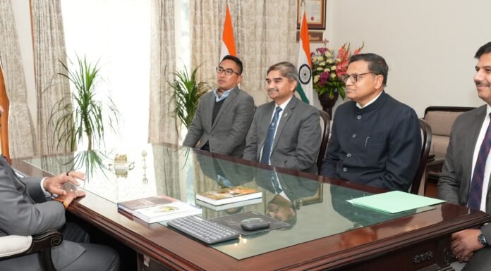 Uttarakhand:-राज्यपाल ने राजभवन में प्रमुख वन संरक्षक डॉ.धनंजय मोहन और वन विभाग के अन्य अधिकारियों के साथ बटरफ्लाई गार्डन के संबंध में की चर्चा