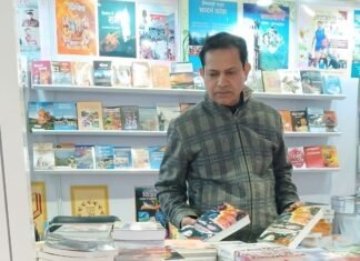 World Book Fair:-पुस्तक मेले में विनसर पब्लिशिंग कंपनी के स्टॉल पर उमड़ रहे प्रवासी उत्तराखण्डी,मातृभाषा,लोक साहित्य,संस्कृति,इतिहास और भूगोल की पुस्तकें पसंद का केंद्र