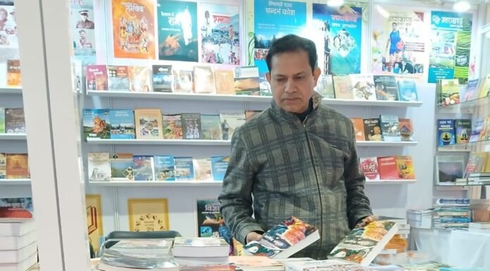 World Book Fair:-पुस्तक मेले में विनसर पब्लिशिंग कंपनी के स्टॉल पर उमड़ रहे प्रवासी उत्तराखण्डी,मातृभाषा,लोक साहित्य,संस्कृति,इतिहास और भूगोल की पुस्तकें पसंद का केंद्र