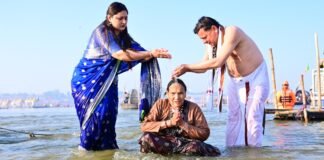 Prayagraj Mahakumbh:-मुख्यमंत्री पुष्कर धामी ने महाकुंभ के पुण्य अवसर पर पावन दिव्य त्रिवेणी संगम पर सपरिवार किया स्नान