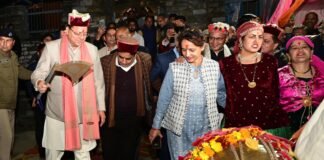 Uttarakhand:-महासू मंदिर परिसर में आयोजित सांस्कृतिक कार्यक्रमों में शामिल हुए सीएम धामी,श्रद्धालुओं को वितरित किया प्रसाद