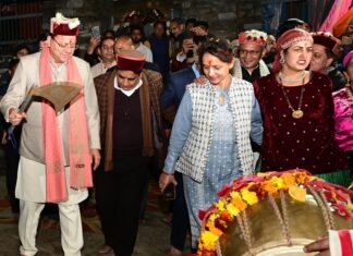 Uttarakhand:-महासू मंदिर परिसर में आयोजित सांस्कृतिक कार्यक्रमों में शामिल हुए सीएम धामी,श्रद्धालुओं को वितरित किया प्रसाद