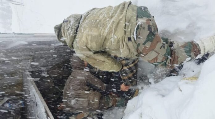 Chamoli Glacier Burst:-माणा गांव के पास ग्लेशियर टूटने से बड़ा हादसा,57 मजदूर दबे,15 को निकाला गया,सीएम धामी ने आपदा परिचालन केंद्र पहुंच ली जानकारी