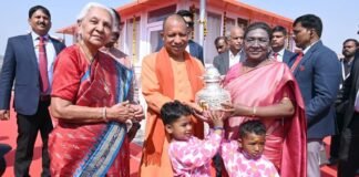 Maha Kumbh:-राष्ट्रपति द्रौपदी मुर्मू लगाई आस्था की डुबकी,एकता और सामाजिक समरसता का दिया संदेश