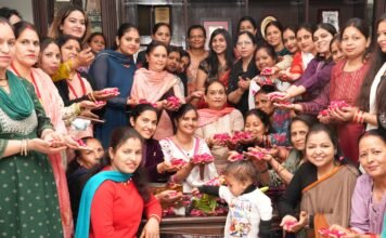 Uttarakhand:-राजभवन में हर्षोल्लास के साथ हुआ होली मिलन कार्यक्रम,प्रथम महिला गुरमीत कौर ने होली मिलन कार्यक्रम का किया आयोजन