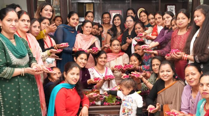 Uttarakhand:-राजभवन में हर्षोल्लास के साथ हुआ होली मिलन कार्यक्रम,प्रथम महिला गुरमीत कौर ने होली मिलन कार्यक्रम का किया आयोजन