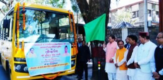 Uttarakhand:-मुख्यमंत्री पुष्कर धामी ने उत्तरकाशी जनपद के कलस्टर विद्यालयों में परिवहन सुविधा के लिए 15 बसों का किया फ्लैग ऑफ
