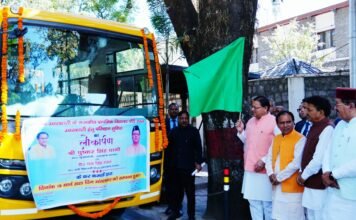 Uttarakhand:-मुख्यमंत्री पुष्कर धामी ने उत्तरकाशी जनपद के कलस्टर विद्यालयों में परिवहन सुविधा के लिए 15 बसों का किया फ्लैग ऑफ