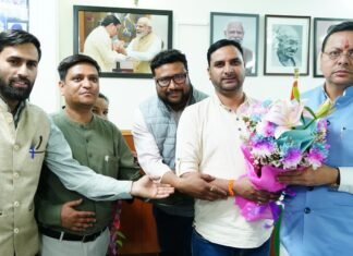 Uttarakhand:-उपनल कर्मचारी संगठन के पदाधिकारियों ने की सीएम धामी से भेंट,उपनल कर्मियों के नियमितीकरण के लिए ठोस नीति बनाने के लिए जताया आभार