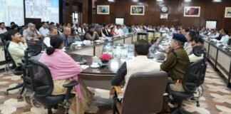 Uttarakhand:-मुख्यमंत्री पुष्कर धामी ने सीएम हेल्पलाइन 1905 में समय पर समस्याओं का निवारण न करने वाले अधिकारियों की जिम्मेदारी तय करने के दिए निर्देश