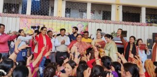 Kotdwar:-विधानसभा अध्यक्ष ऋतु खण्डूडी ने कोटद्वार विधानसभा में आयोजित विभिन्न होली मिलन कार्यक्रम में किया प्रतिभाग