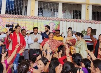 Kotdwar:-विधानसभा अध्यक्ष ऋतु खण्डूडी ने कोटद्वार विधानसभा में आयोजित विभिन्न होली मिलन कार्यक्रम में किया प्रतिभाग