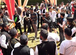 Dehradun:-चमोली रुद्रप्रयाग सहयोग संगठन की तरफ से होली मिलन समारोह का आयोजन,लोक कलाकारों ने बांधा समा