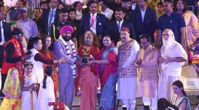 Rishikesh:-अन्तर्राष्ट्रीय योग महोत्सव का समापन,राज्यपाल लेफ्टिनेंट जनरल गुरमीत सिंह,हंस फाउंडेशन के प्रेरणास्रोत माताश्री मंगला जी एवं भोले जी महाराज अद्भुत सेवा कार्यों के लिए गंगा अवार्ड से सम्मानित