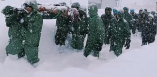 Avalanche In Chamoli:-हिमस्खलन के बाद 33 मजदूरों को सेना और आईटीबीपी के जवानों ने सुरक्षित निकाल लिया,बाकि की तलाश जारी,देर रात राज्य आपदा परिचालन केन्द्र पहुंचकर सीएम धामी ने की राहत एवं बचाव कार्यों की समीक्षा