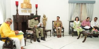 Uttarakhand:-राजभवन में आयोजित जन मिलन कार्यक्रम में राज्यपाल गुरमीत सिंह ने सुनीं आमजन की विभिन्न समस्याएं,उनके यथासंभव समाधान का दिया आश्वासन