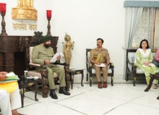 Uttarakhand:-राजभवन में आयोजित जन मिलन कार्यक्रम में राज्यपाल गुरमीत सिंह ने सुनीं आमजन की विभिन्न समस्याएं,उनके यथासंभव समाधान का दिया आश्वासन